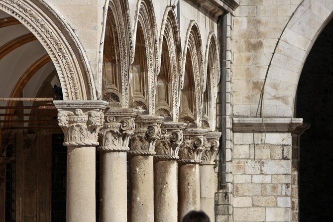 Dubrovnik: Old Town History Walking Tour - Meeting at Onofrio’s Fountain near Hard Rock Cafe and getting your bearings