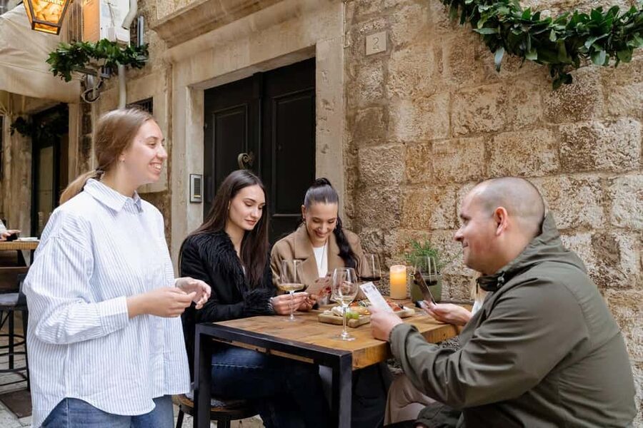 Dubrovnik Old Town: Night tour with History, Wine & Bites - What you learn about daily life in the past (and why it matters)