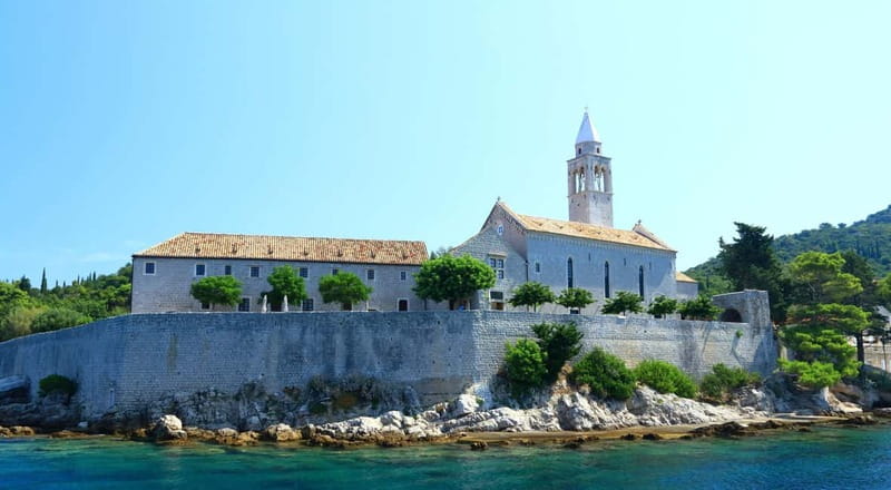 Dubrovnik or Cavtat: Blue Cave & Elaphiti Islands Boat Tour - Unlimited drinks on a speedboat: small details that make the day smoother