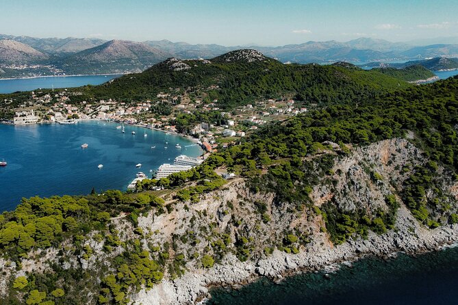 Dubrovnik: Private Boat Island tour with pickup - Cruising the Lighthouse Bezdanj and Sailing Around Koločep