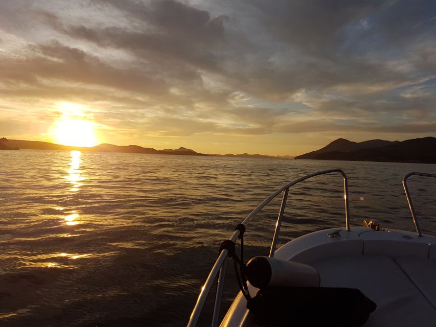 Dubrovnik: Private Sunset on the Sea Cruise with Wine - A 2-Hour Private Sunset Cruise from Gruž to Koločep