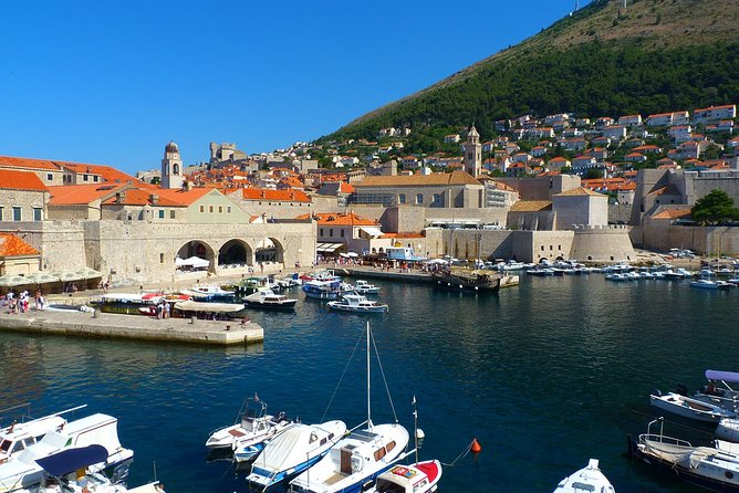 Dubrovnik Private walking tour of the Old Town w/ cruise transfer - Stradun: how to read Dubrovnik’s main street