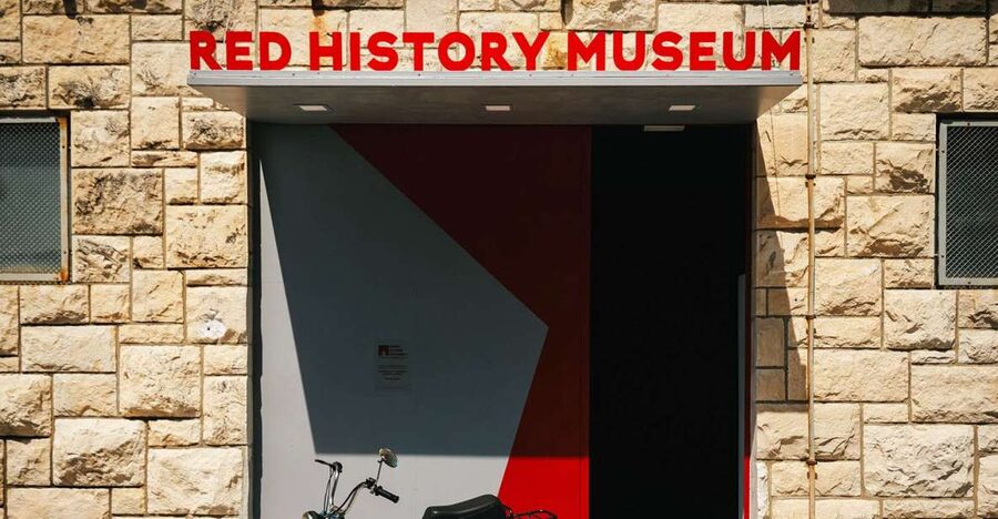 Dubrovnik: Red History Museum Regular Ticket - How the experience turns Yugoslav history into hands-on scenes