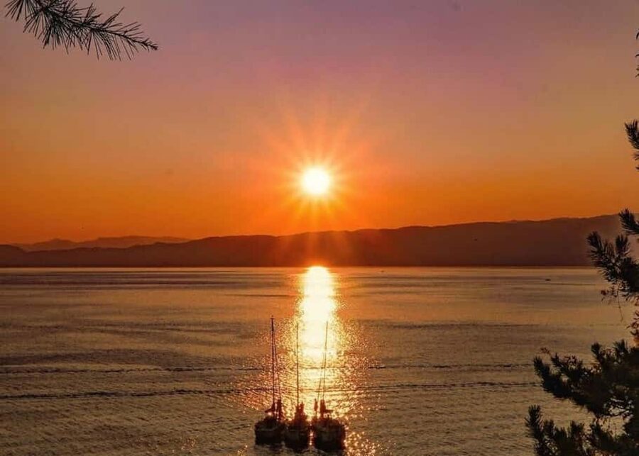 Dubrovnik:Romantic Private Sunset Tour to Old Town& Elafitiy - Elafiti Islands at Sunset: Quiet Bays, Photo Stops, and Time to Swim