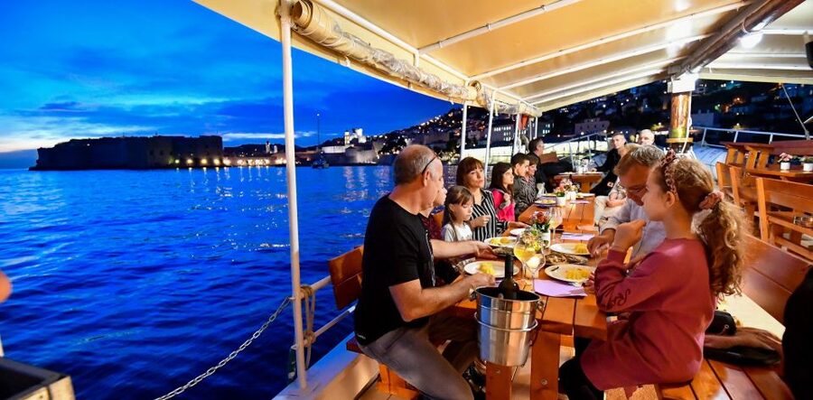 Dubrovnik: Sunset Dinner Cruise around the Old Town - Should You Book This Sunset Dinner Cruise?