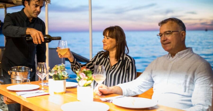 Dubrovnik: Sunset Dinner Cruise around the Old Town - Meeting at Dubrovnik Old Port and Finding the Slavija