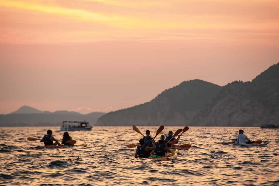 Dubrovnik: Sunset Kayaking and Snorkeling Tour - From DSK to Old Port: what happens in the first stretch