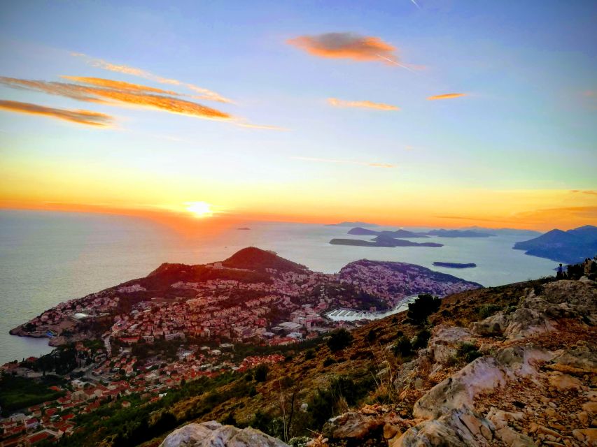 Dubrovnik: Sunset Panorama Tour with Glass of Wine - Guides, Pace, and Photo Stops: What the Tour Feels Like in Real Time