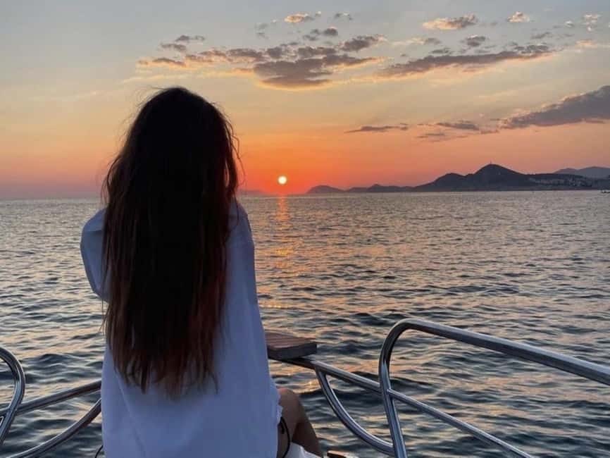 Dubrovnik: Sunset tour - Lokrum Island Stop: Aperitif Time and Cave Sightings