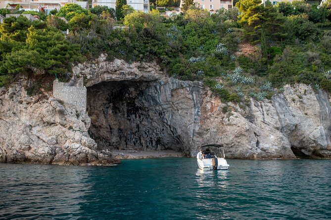 Dubrovnik Sunset Tour By Boat With Local - The Wine-On-Board Moment and Why It Works