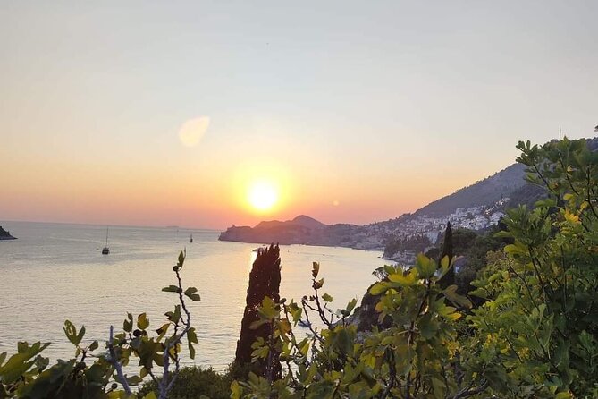 Dubrovnik Sunset Tour with Scenic Views and Local Wine - The guide’s role: stories that make the views stick