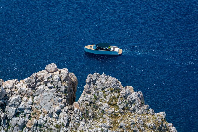 Dubrovnik to Elaphiti: Yacht Escape in Style - Who This Dubrovnik to Elaphiti Speedboat Escape Fits Best