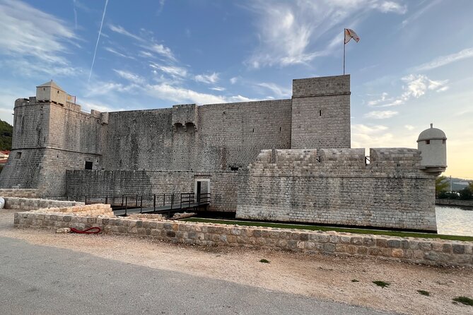 Dubrovnik to Split Private Tour with Transfer - Comfort matters: AC, WiFi, restroom, and luggage help