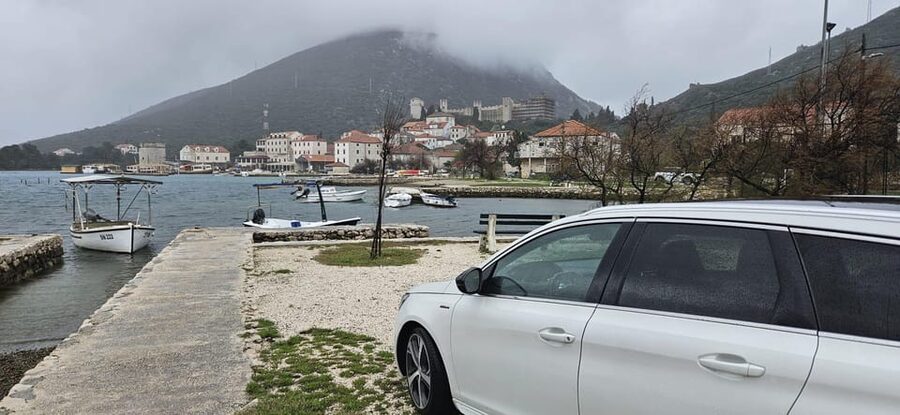 From Split: Dubrovnik Day Trip incl. Stop in Ston - Walking Dubrovnik’s city walls: the views are the point