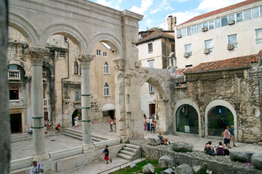 Full-Day Trip from Dubrovnik to Split - Diocletian’s Palace Walking Tour: Peristil, Cathedral, and St. Duje
