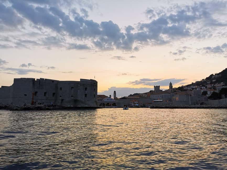 Glassboat sunset tour around Old Town & Caves in Dubrovnik - Guides and captains: the value of a local story during the ride