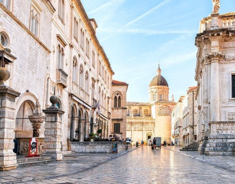 Group tour: Dubrovnik Walking Tour (1h duration, 9:30am, 6pm - Stradun Monument: Orientation With a Story