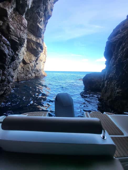 Hello Dubrovnik: Blue Cave Tour 4h - All Inclusive - Skipper and boat experience: small group comfort and local know-how