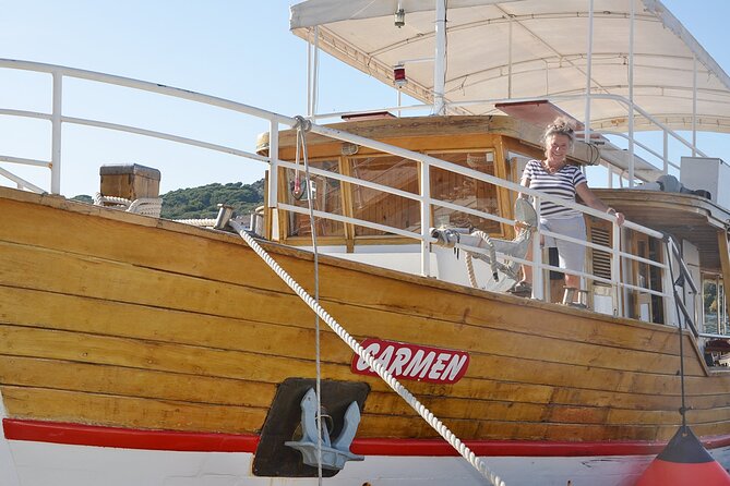 Island Hopping & City Walls Cruise with Food and Open Bar - Sipan (40 minutes): a larger island, but a brief taste