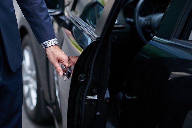 Luxury private transfer: Dubrovnik airport to Dubrovnik - Comfort, communication, and those small extras that really help
