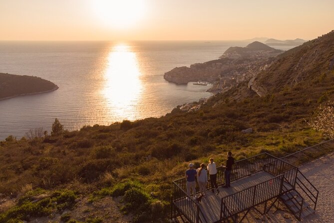 Panoramic Sunset Hike - Guides, group size, and why the vibe feels calmer