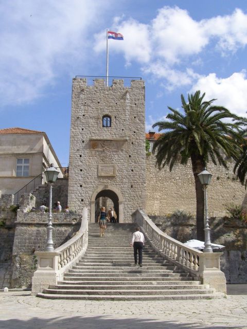 Peljesac Peninsula & Korcula Island Day-Trip from Dubrovnik - Potomje wine tasting: what you get beyond a simple tour sip