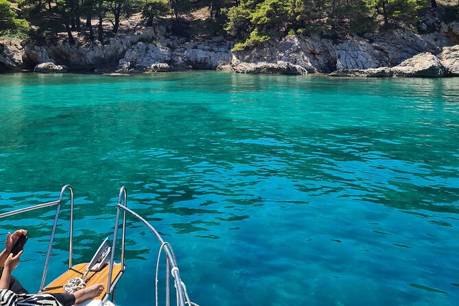 Private boat tour - caves, snorkeling, bays and beaches - Where you meet, and how the day starts