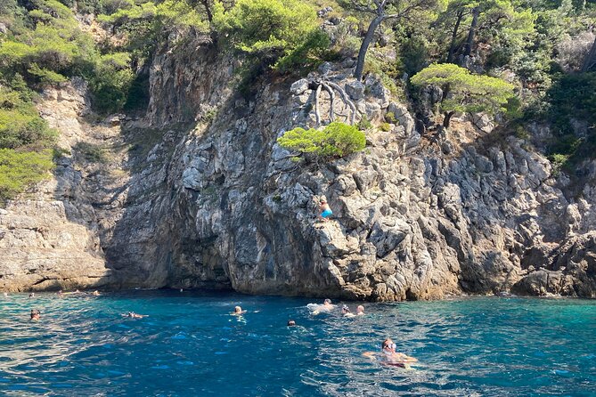 Private Boat Tour Dubrovnik and Elaphiti Islands - Three Green Caves: the swimming-only light show