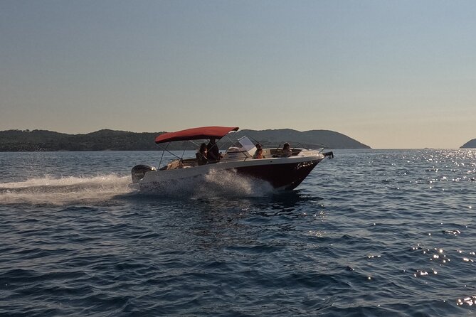 Private luxury speedboat tour-Islands, caves, beaches, snorkeling - What you get on board: drinks, snorkeling gear, and music
