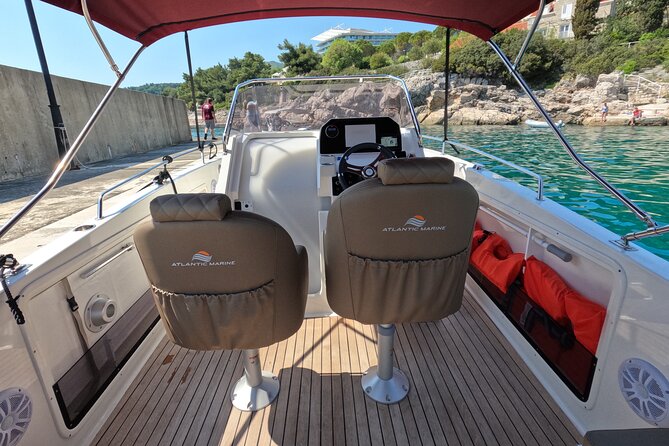 Private luxury speedboat tour-Islands, caves, beaches, snorkeling - Lokrum on request: when you want variety, but not extra coverage