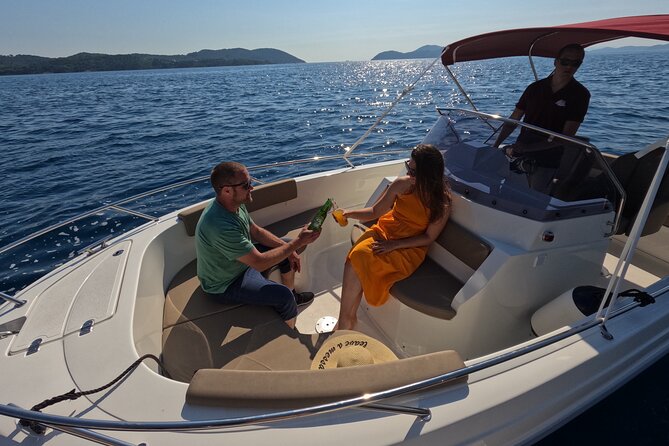 Private Speedboat Tour- Blue cave, sandy beaches and snorkelling - A private speedboat day across the Elaphiti islands