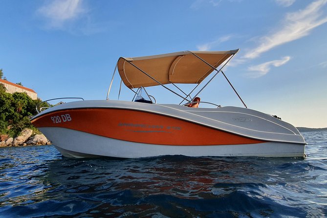 Private tour to the Elafiti with Barracuda 545 - half day 4h - Your Skipper and the 4-Hour Rhythm Around Three Islands