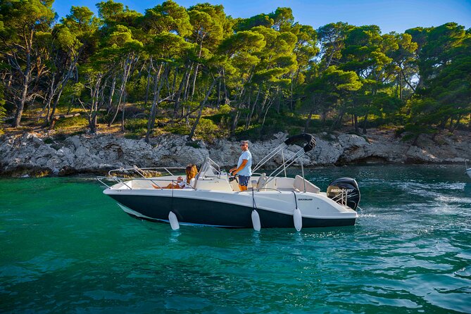 Private Tour: Wine & Sunset Experience at boat - Skippers Nikki and Nino: why stories make sunset feel personal