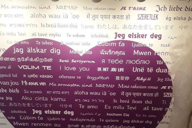 Skip the Line: Love Stories Museum Admission Ticket - The Pop-Culture Love Wall: Game of Thrones, Star Wars, and Robin Hood