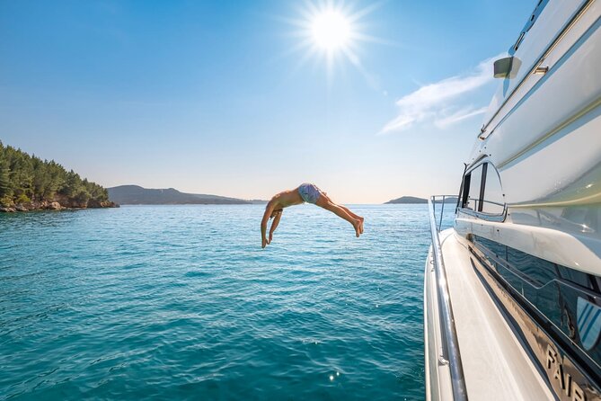 Small group tour by premium yacht to Elaphite Islands - Getting picked up in Dubrovnik and boarding on time