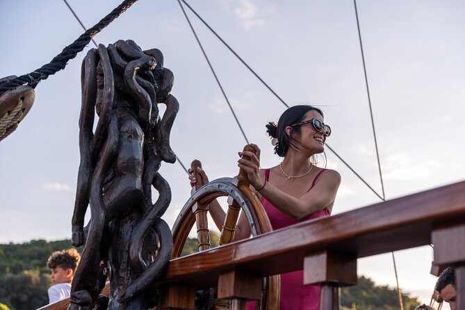 Sunset Panorama Cruise with a Guide on a Wooden Galleon - Getting the timing right: why arriving early matters