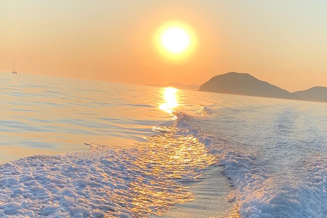 Sunset Tour–A Sunset That Isn’t Stuck in Front of the Old Town - Private cruise for up to 4: couples, friends, and the “no crowds” factor