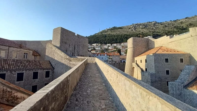Sunset Wall Walk: 75-Minute Guided Tour & Free Exploration - The Guided North Wall: Stops That Put the Fortifications in Context