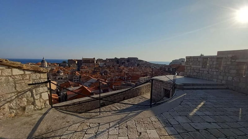 Sunset Wall Walk: 75-Minute Guided Tour & Free Exploration - What You’ll Learn While Walking: More Than Postcards