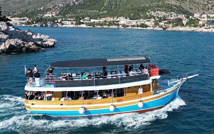 Three Island Boat Tour With Lunch - Sipan island: quick dose of island life (about 1 hour)