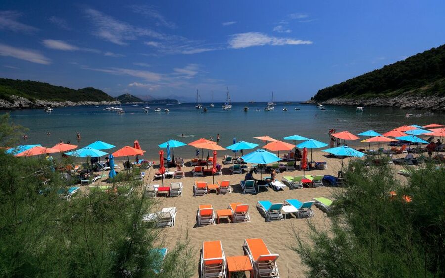 Three Island Boat Tour With Lunch - Lunch and drinks: the value isn’t subtle